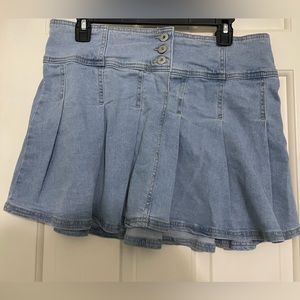 Jean skirt. No boundaries